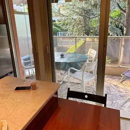 Superbe Avec Terrasse Au Cap D'antibes 公寓 *